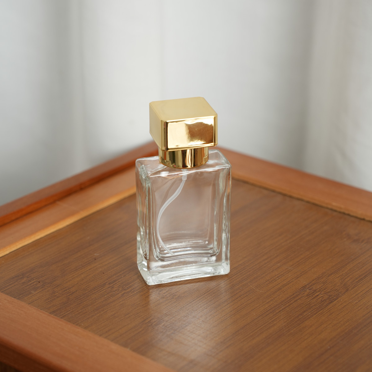 زجاجة عطر زجاجية قابلة لإعادة  - مراجعة Perfume Zara وسعره